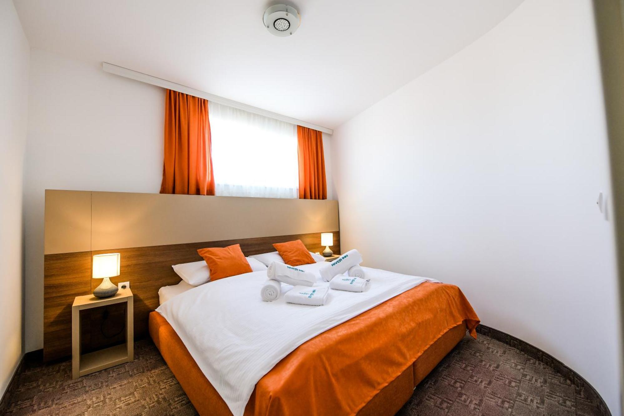 River Inn Stari Banovci 外观 照片
